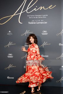 Valérie Lemercier feet photo 9