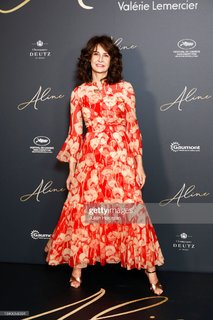 Valérie Lemercier feet photo 6