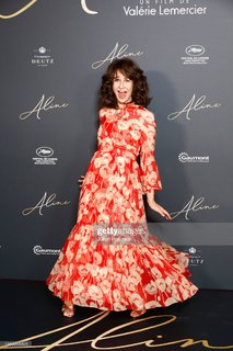 Valérie Lemercier feet photo 5