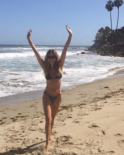 Vanessa Angel feet photo thumbnail