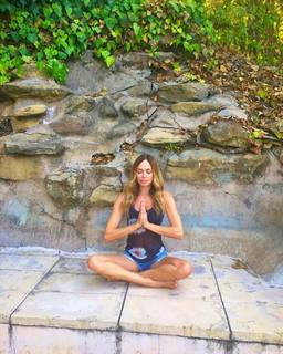 Vanessa Angel feet photo thumbnail