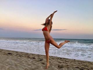 Vanessa Angel feet photo thumbnail