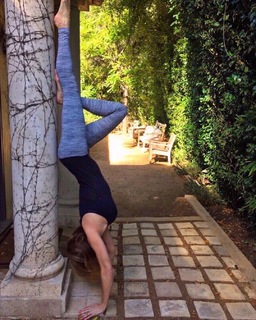 Vanessa Angel feet photo thumbnail