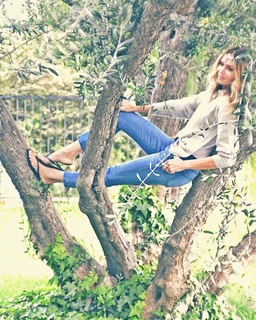 Vanessa Angel feet photo thumbnail