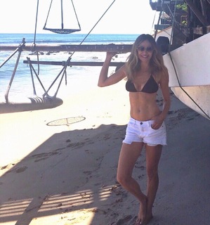 Vanessa Angel feet photo thumbnail