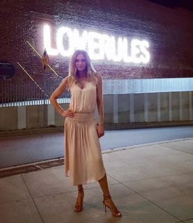 Vanessa Angel feet photo thumbnail