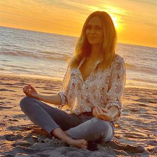 Vanessa Angel feet photo thumbnail