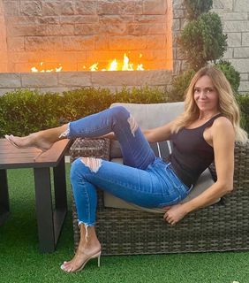 Vanessa Angel feet photo thumbnail