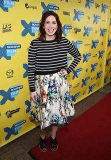 Vanessa Bayer feet photo thumbnail