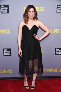 Vanessa Bayer feet photo thumbnail