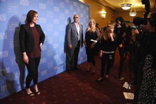 Vanessa Bayer feet photo thumbnail