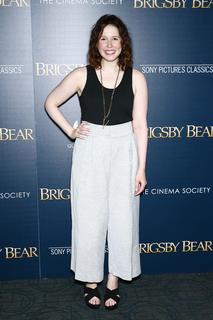 Vanessa Bayer feet photo thumbnail