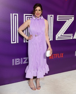 Vanessa Bayer feet photo thumbnail