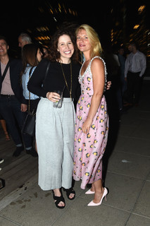 Vanessa Bayer feet photo thumbnail