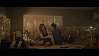 Vanessa Bayer feet photo thumbnail