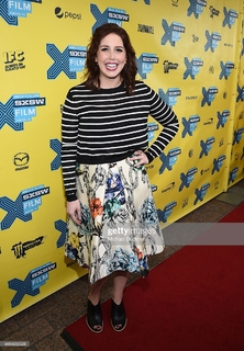 Vanessa Bayer feet photo thumbnail