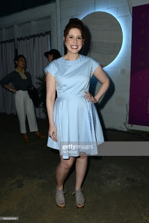 Vanessa Bayer feet photo thumbnail