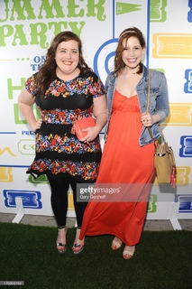 Vanessa Bayer feet photo thumbnail