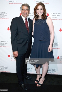 Vanessa Bayer feet photo thumbnail