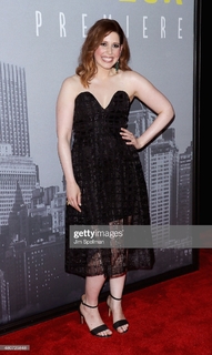 Vanessa Bayer feet photo thumbnail