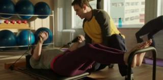 Vanessa Bayer feet photo thumbnail