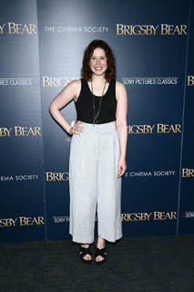 Vanessa Bayer feet photo thumbnail