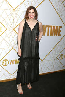 Vanessa Bayer feet photo thumbnail