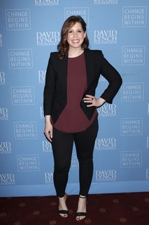 Vanessa Bayer feet photo thumbnail