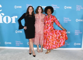 Vanessa Bayer feet photo thumbnail