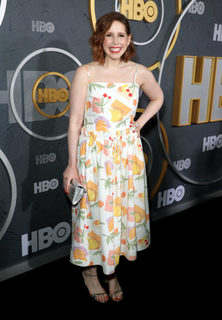 Vanessa Bayer feet photo thumbnail