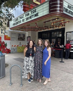 Vanessa Bayer feet photo thumbnail