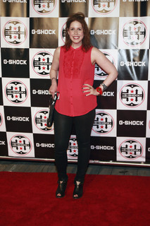 Vanessa Bayer feet photo thumbnail