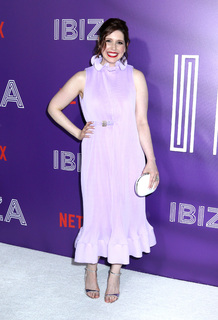 Vanessa Bayer feet photo thumbnail