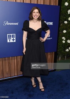 Vanessa Bayer feet photo thumbnail