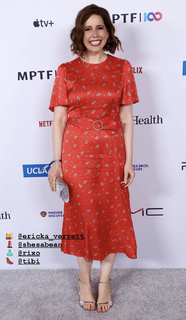 Vanessa Bayer feet photo thumbnail