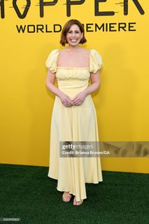 Vanessa Bayer feet photo 2