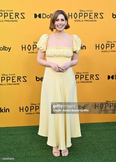 Vanessa Bayer feet photo 1