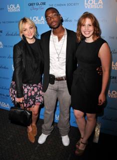 Vanessa Bayer feet photo thumbnail