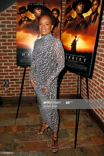 Vanessa Bell Calloway feet photo 6