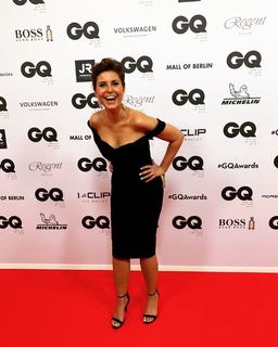 Vanessa Blumhagen feet photo thumbnail