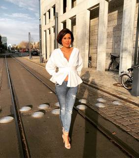 Vanessa Blumhagen feet photo thumbnail