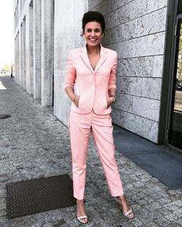 Vanessa Blumhagen feet photo thumbnail