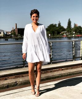 Vanessa Blumhagen feet photo thumbnail