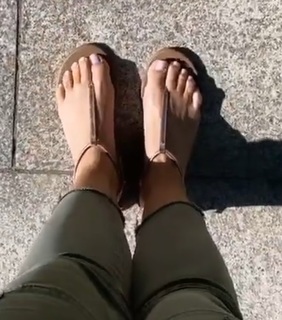 Vanessa Blumhagen feet photo thumbnail