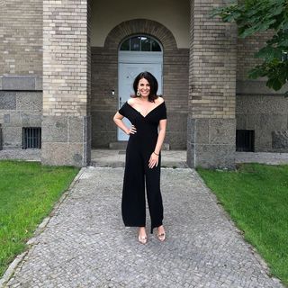 Vanessa Blumhagen feet photo thumbnail