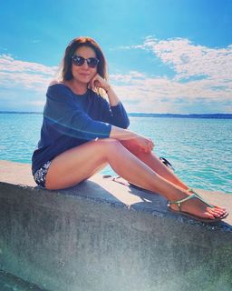 Vanessa Blumhagen feet photo thumbnail