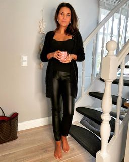 Vanessa Blumhagen feet photo thumbnail