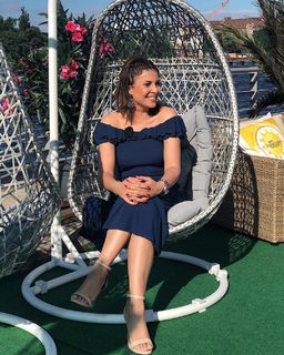 Vanessa Blumhagen feet photo thumbnail