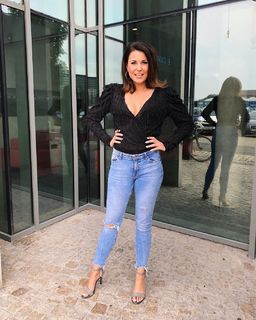 Vanessa Blumhagen feet photo thumbnail