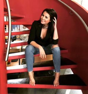 Vanessa Blumhagen feet photo thumbnail